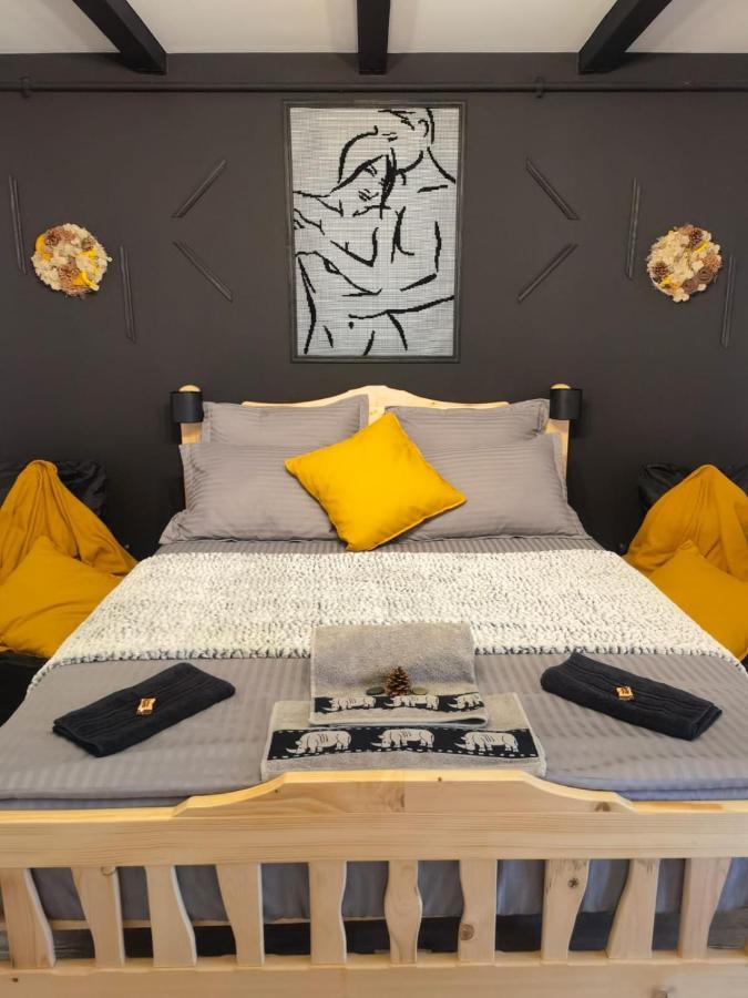 Apartamento Night Lotus Hunedoara Exterior foto